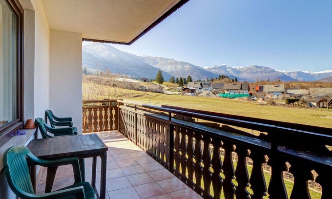Bohinjska Bistrica Apartment | Cosy apartment for 5 people with WIFI, TV, balcony, pets allowed, panoramic view and parking