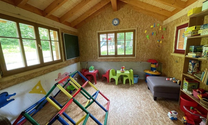 Schoenecken Apartment | Cosy apartment for 6 guests with WIFI, TV, patio and pets allowed