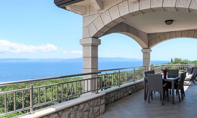 Ravni Apartment | Cosy apartment for 6 guests with WIFI, A/C, TV and balcony