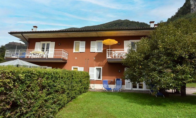 Vesta Apartment | Cosy apartment for 6 guests with WIFI, TV, terrace and parking