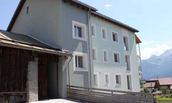 Grisons Apartment | Cosy apartment for 8 guests with WIFI, TV and balcony