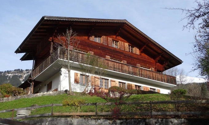 Lenk Apartment | Cosy apartment for 8 guests with WIFI, balcony and pets allowed