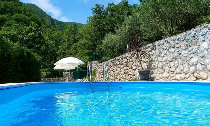 Tulisevica Apartment | Cosy apartment for 9 people with A/C, pool, WIFI, TV, terrace and parking