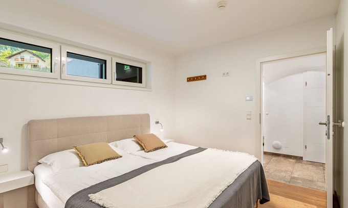 Annenheim Apartment | Cosy apartment for 6 people with WIFI, TV, balcony, pets allowed, panoramic view and parking