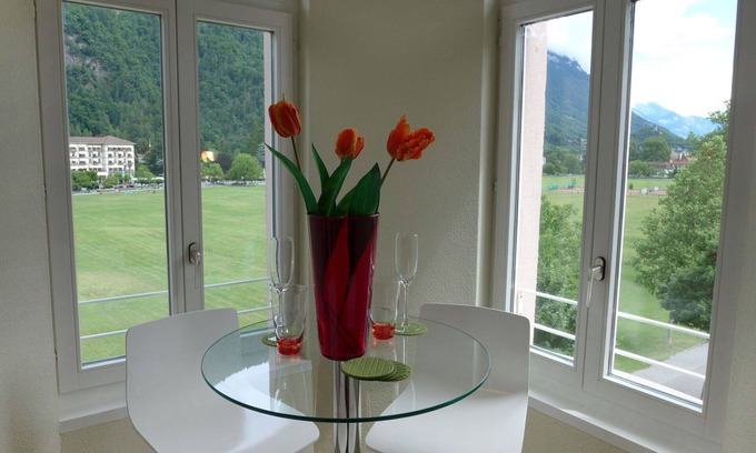 Central Interlaken Apartment | Cosy apartment for 4 people with WIFI, TV, balcony, panoramic view and parking