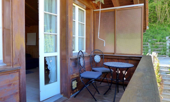Hünibach Apartment | Cosy apartment for 4 people with WIFI, TV, balcony and parking