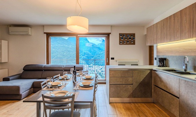 Morbegno Apartment | Cosy apartment for 6 guests with A/C, WIFI, TV, patio, pets allowed and parking