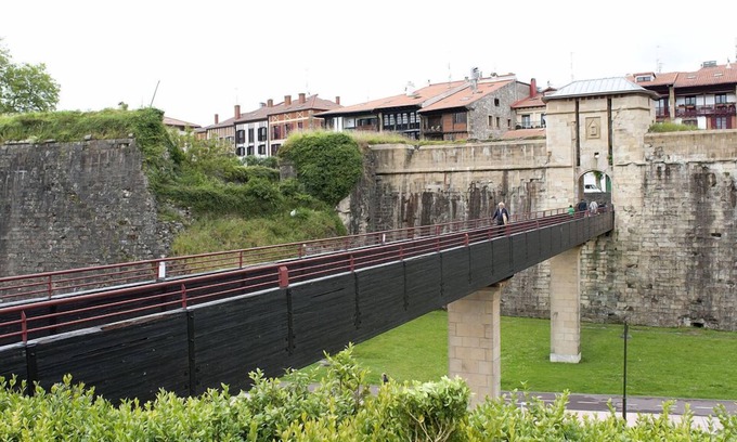 Hondarribia Historic Center Condo | Cosy apartment in old town ideal for families with children, couples and friends
