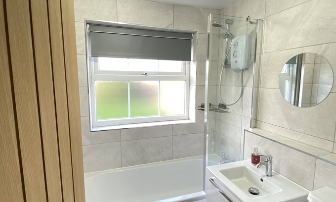 Sutton Coldfield Apartment | Cosy Apartment In the Royal Sutton Coldfield Perfect for Families, Contractors
