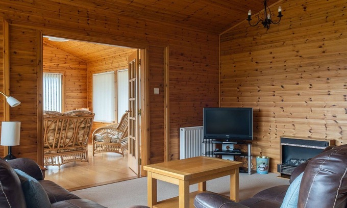 Drumnadrochit House | Cosy apartment in villa for 6 people with WIFI, TV, patio, panoramic view and parking