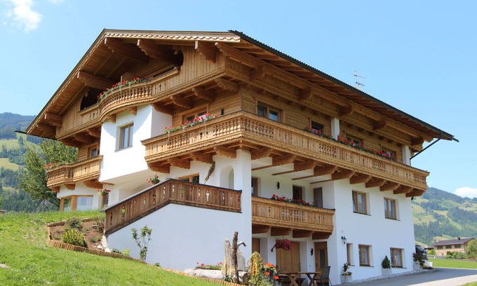 Kapfing Villa | Cosy apartment in villa with WIFI, TV, terrace, pets allowed, panoramic view and parking