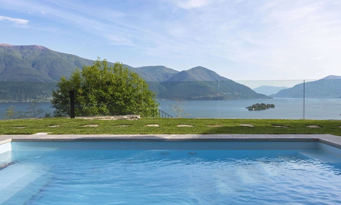Ascona Villa | Cosy apartment in villa for 2 guests with A/C, pool, internet, TV, patio and panoramic view