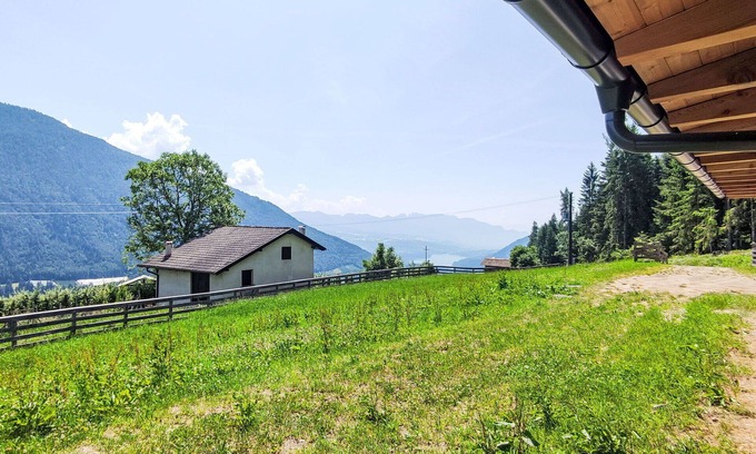 Livo Villa | Cosy apartment in villa for 4 people with WIFI, TV, patio, panoramic view and parking