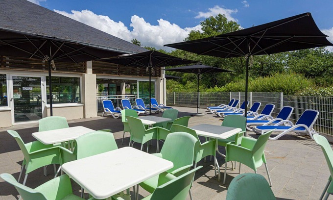 Saumur House | Cosy apartment in villa for 5 guests with internet, pool, TV, terrace, pets allowed and parking