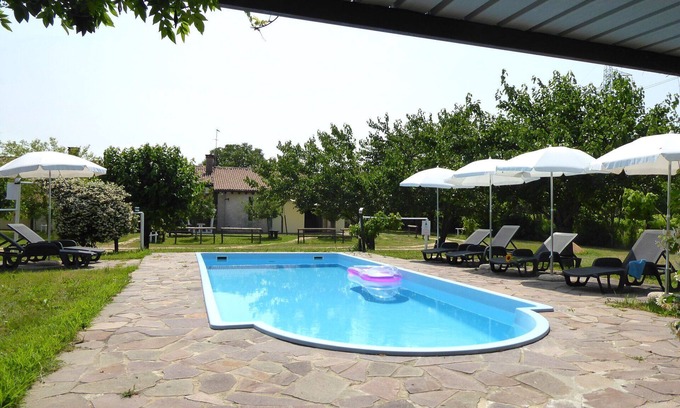 Silea House | Cosy apartment in villa for 4 people with WIFI, A/C, pool, patio and parking