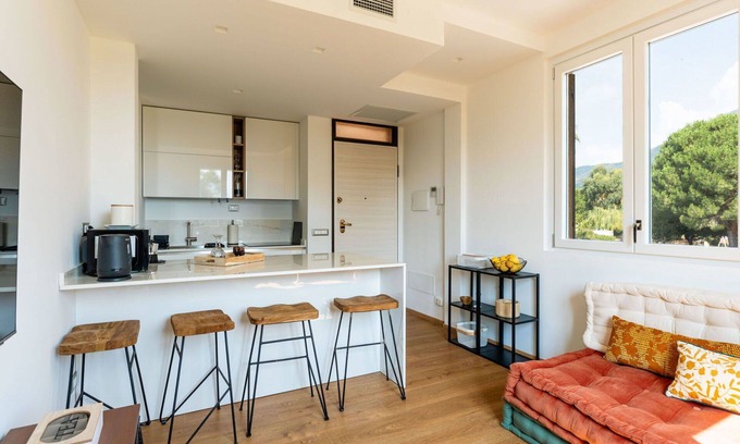 Cisano sul Neva Apartment | Cosy apartment for 4 guests with A/C and parking