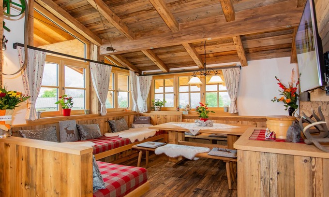 Lofer Apartment | Cosy apartment on farm near ski lift in Lofer