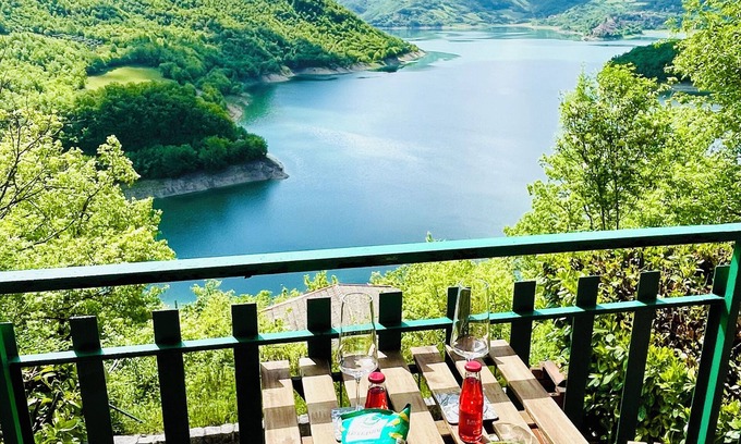 Rocca Sinibalda Apartment | Cosy apartment with picturesque views of Lake Turano and surrounding mountains.