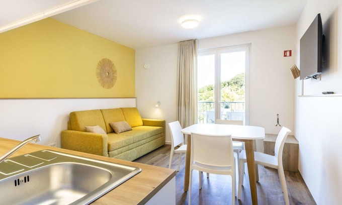 Strunjan Apartment | Cosy apartment with A/C, pool, WIFI, TV, terrace, pets allowed, panoramic view and parking
