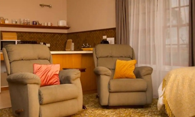 Evandale Apartment | Cosy apartment with country views. A short walk to the town centre.