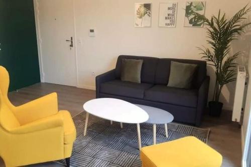 Bezons Apartment | Cosy apartment with garden and parking near Paris