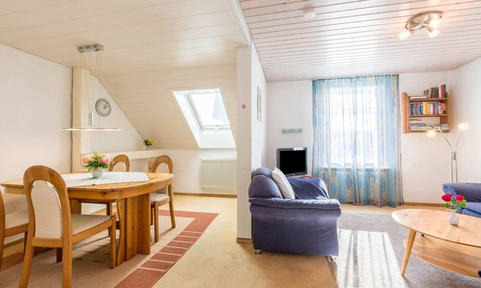 Ohningen Apartment | Cosy Apartment “Zum Seeblick” Close to Lake with Mountain View, Wi-Fi & Garden