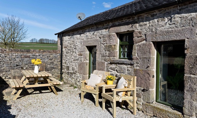 Hurdlow Cottage | Cosy barn conversion, surrounded by amazing countryside views, perfect for couples.