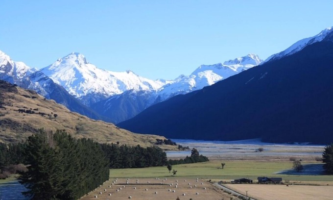 Makarora Ski Chalet | Cosy barn with spectacular mountain views