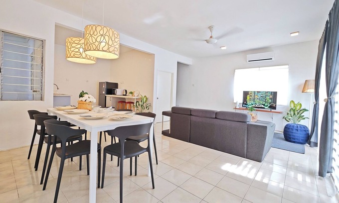 Simpang Ampat House | Cosy Batu Kawan Homestay 12 pax ~ 5 mins to Design Village & IKEA ~ Entire Home