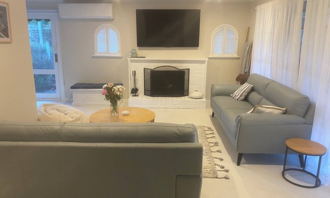 Blairgowrie House | Cosy Beach cottage 500 meters to Blairgowrie front beach peaceful and private.