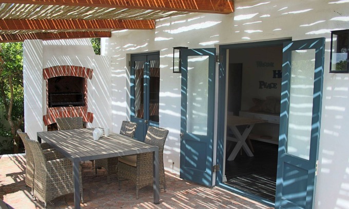 Vermont House | Cosy Beach House in Hermanus just 100 meters from the sea