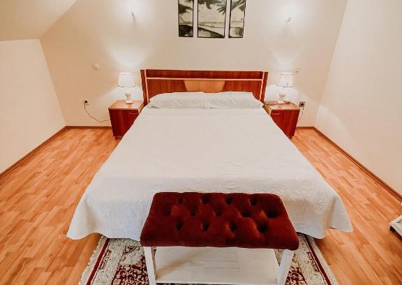 Turnu Magurele House | Cosy bedroom for 2 with Balcony in a Family Villa