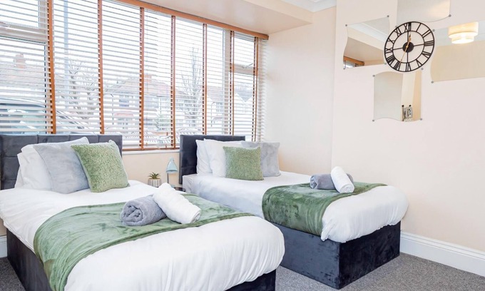 Little Hay House | Cosy Birmingham House with 3 Bedrooms