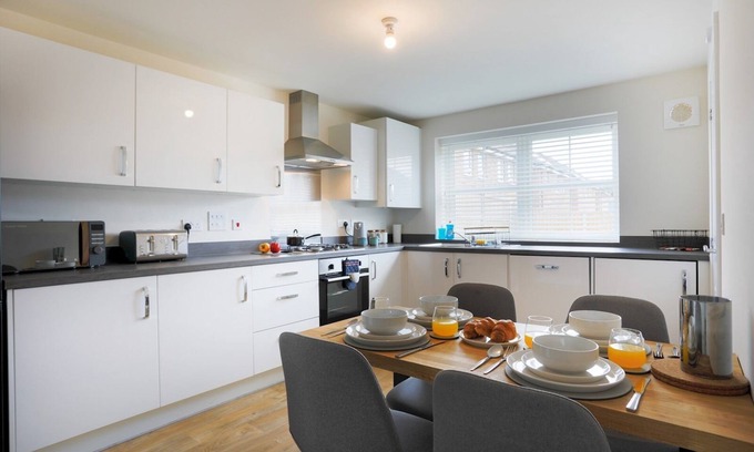 Giltbrook House | Cosy Brinsley Stay |EV|Garden|WiFi|Office | Pass The Keys