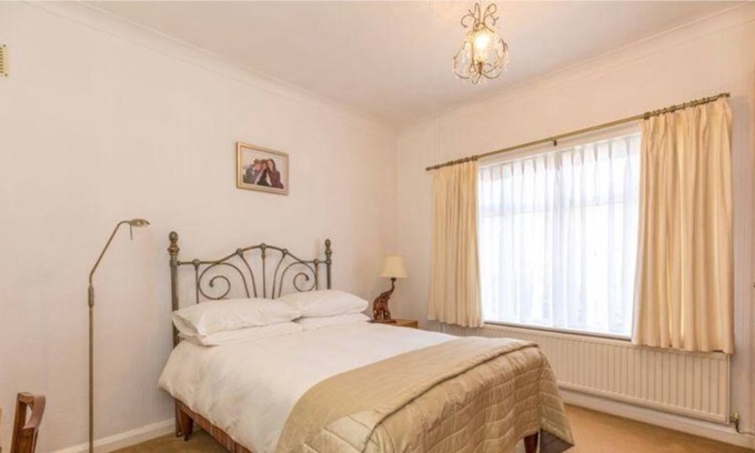 Wigan House | Cosy Bungalow In Swinley