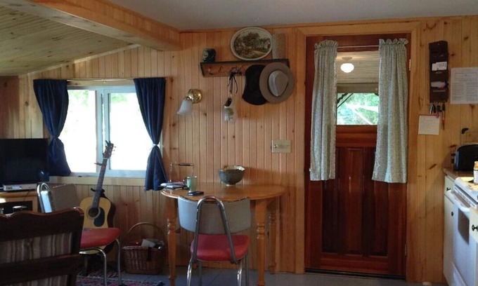 Tay Valley Cottage | Cosy cabin steps from the lake