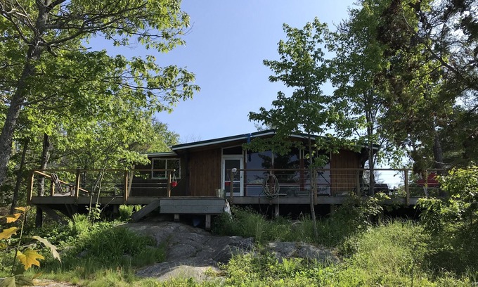 Pointe au Baril Cottage | Cosy Cedar Cottage -Georgian Bay