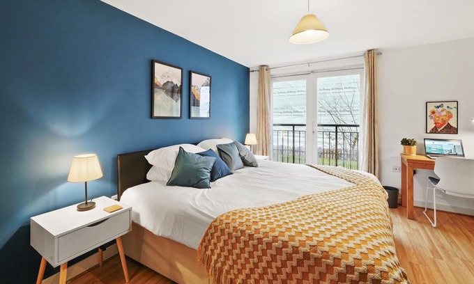 Bishop's Stortford Apartment | Cosy Central Eco Flat - Airport Stay