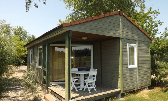 Maurs Cottage | Cosy Chalet 4 Guests, Pool & Patio, Near Maurs' Amenities