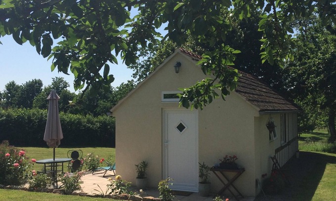 Romagny-Fontenay Ski Chalet | Cosy Chalet - Sleeps 2-3, Peaceful Setting, 5kms To Shops,Linen/Towels Included