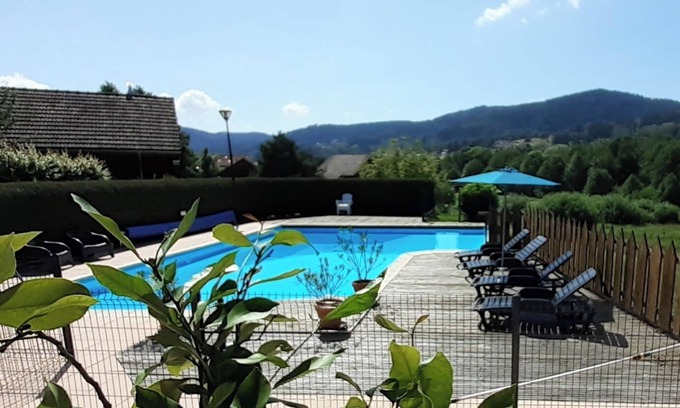 Le Syndicat Ski Chalet | Cosy chalet with breathtaking views of the pond and valley in the Vosges mountains
