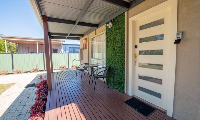 Corio House | Cosy, Cheerful 3 Bedroom Home