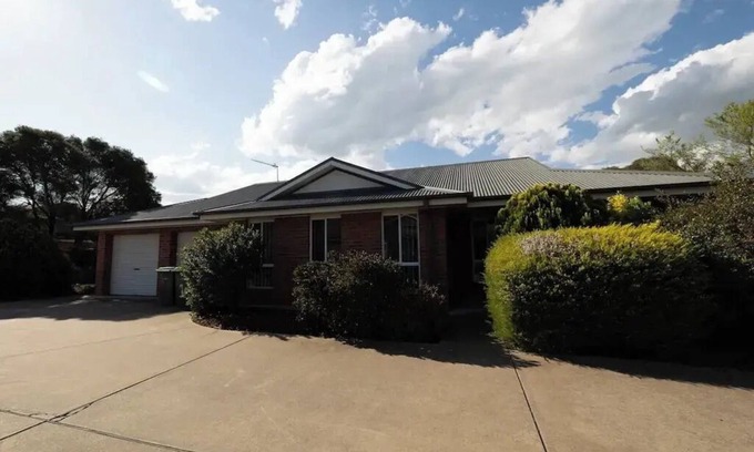 East Wagga Wagga Apartment | Cosy city escape, a short walk to the river!