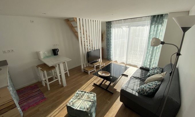 Ploneour-Lanvern House | Cosy cocoon close to beaches and shops.