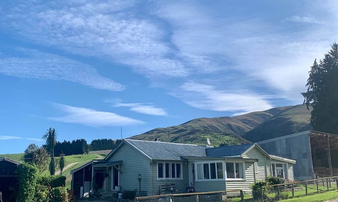 Coal Stream Cottage | Cosy, Comfortable and on a farm - Possum Cottage