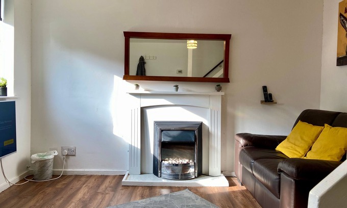 Healey Lane House | Cosy Contractors Retreat in Batley - sleeps 3