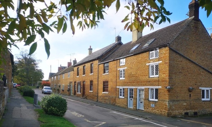 Harrington Cottage | Cosy cottage set in the heart of quite village, close to major transport network