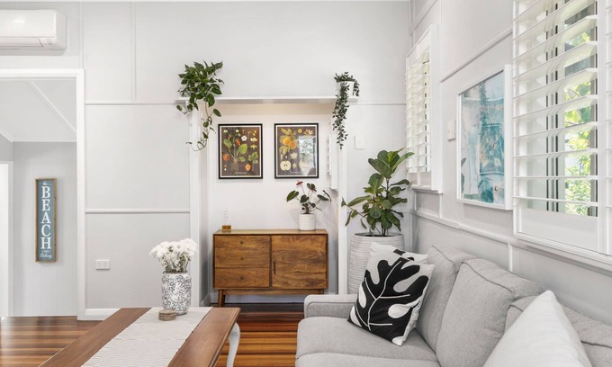 Scarborough House | Cosy Cottage at Scarborough Beach