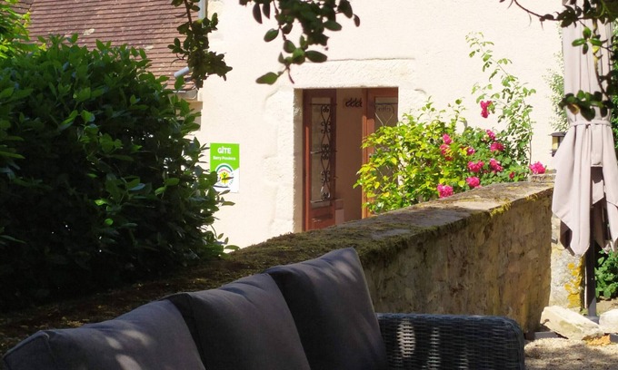 Bruere-Allichamps Cottage | Cosy Cottage Near Cistercian Abbey with Scenic Garden and Modern Interiors