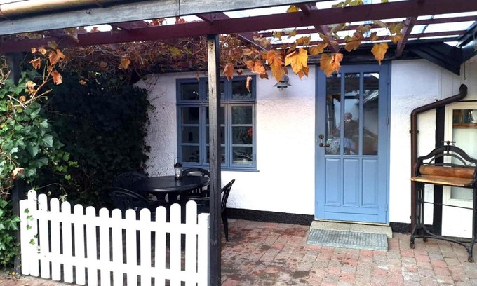 Ishøj Kommune House | Cosy cottage in a garden